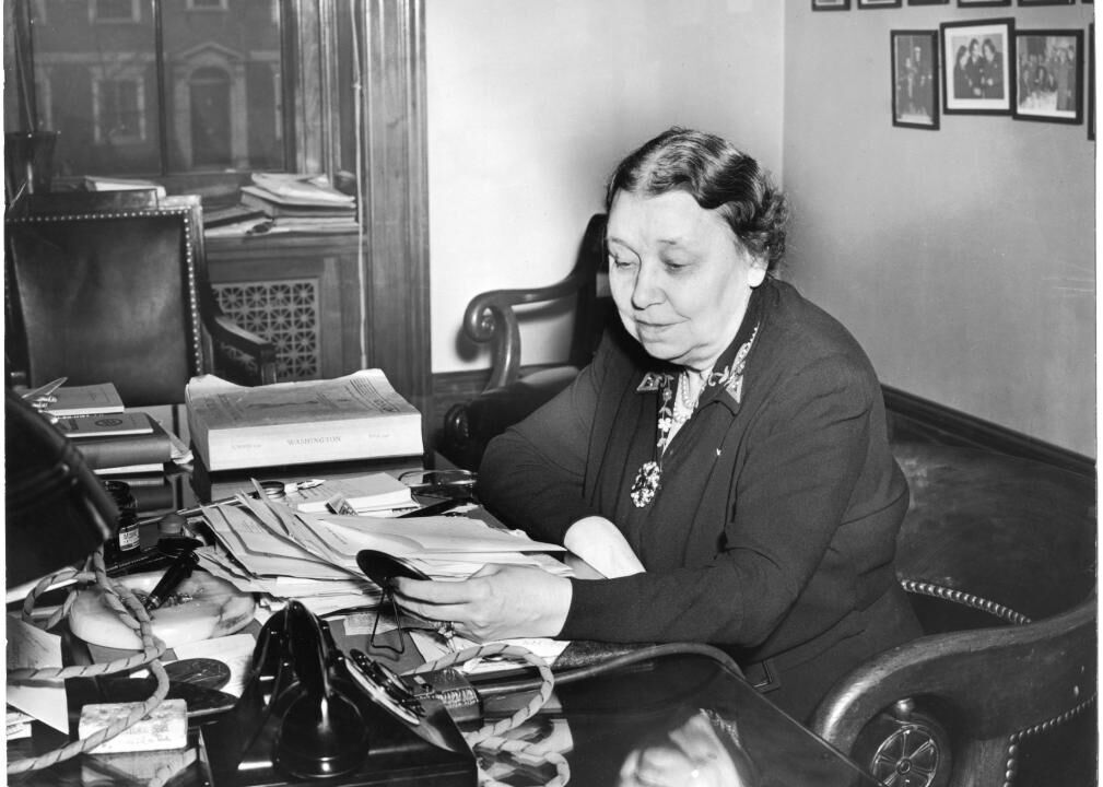 1943